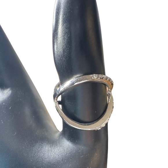 Sparkling Silver Ring (Like New - Great Condition) 🩶 - Picture 3 of 5